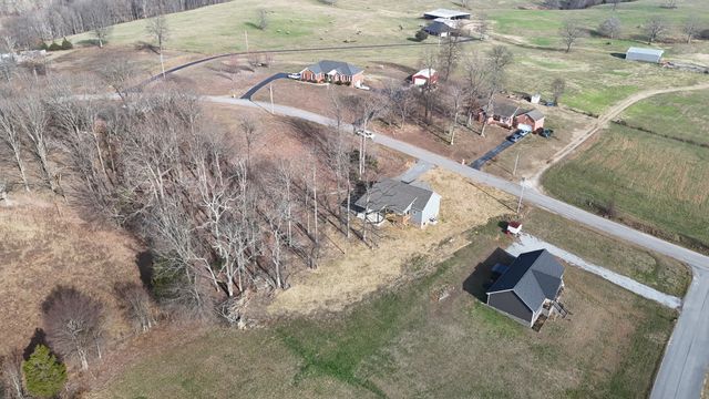 319 Lauren Ln, Westmoreland, TN 37186