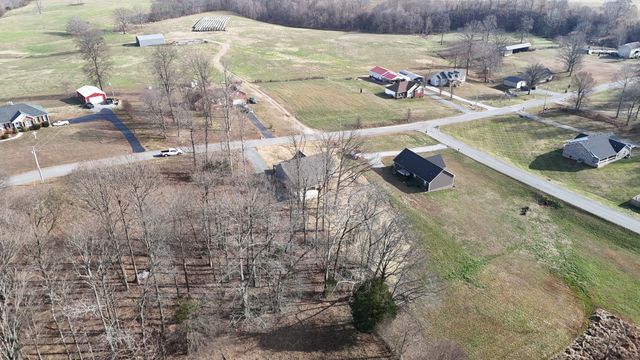 319 Lauren Ln, Westmoreland, TN 37186