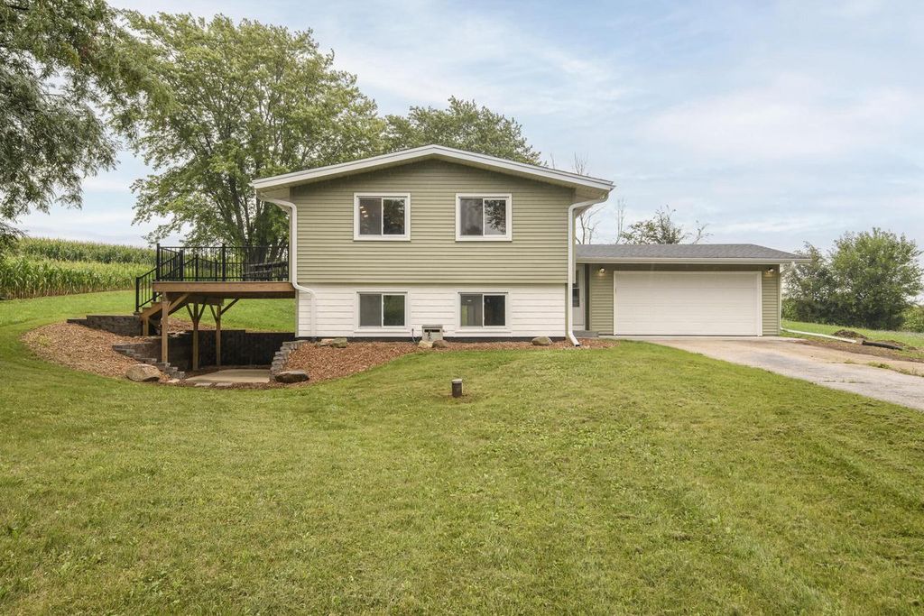 W389N7644 Pennsylvania STREET, Oconomowoc, WI 53066