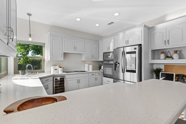6104 Doubloon Ct, Elk Grove, CA 95758