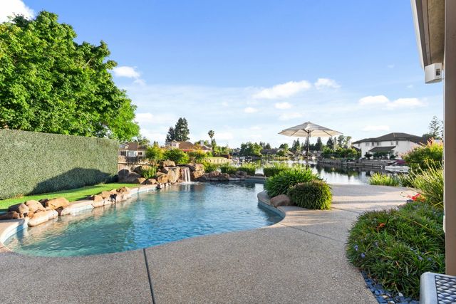 6104 Doubloon Ct, Elk Grove, CA 95758