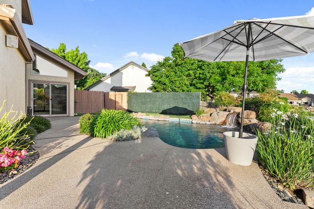 6104 Doubloon Ct, Elk Grove, CA 95758