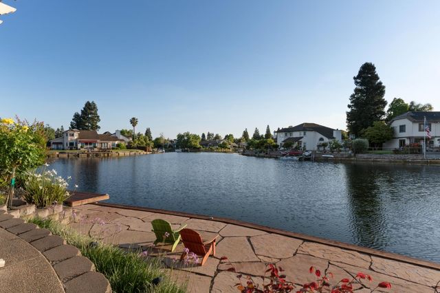 6104 Doubloon Ct, Elk Grove, CA 95758