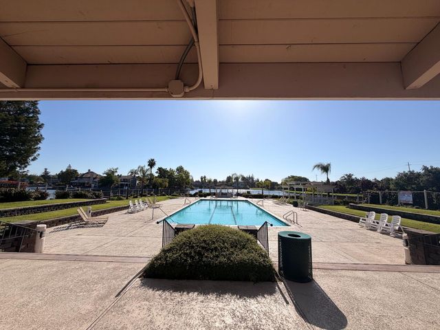 6104 Doubloon Ct, Elk Grove, CA 95758