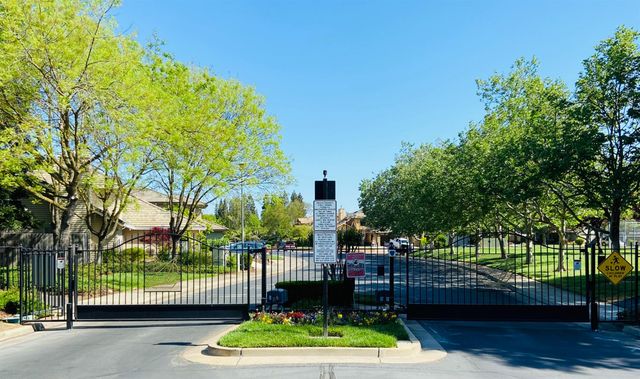 6104 Doubloon Ct, Elk Grove, CA 95758