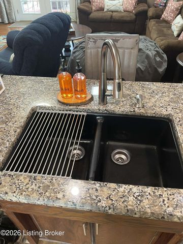 7901 Jennifer Ridge Pl, Louisville, KY 40258