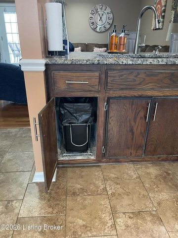 7901 Jennifer Ridge Pl, Louisville, KY 40258