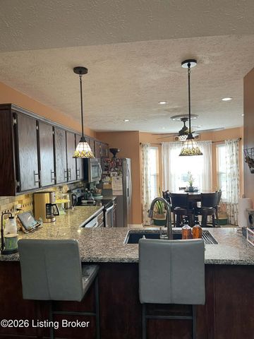 7901 Jennifer Ridge Pl, Louisville, KY 40258