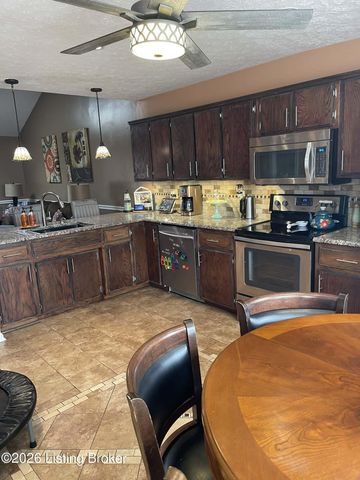 7901 Jennifer Ridge Pl, Louisville, KY 40258