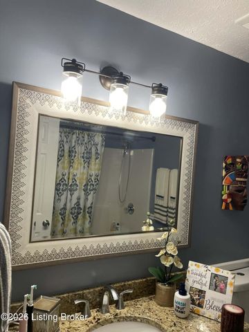 7901 Jennifer Ridge Pl, Louisville, KY 40258