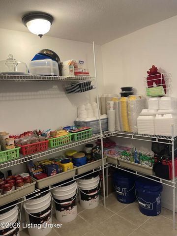 7901 Jennifer Ridge Pl, Louisville, KY 40258