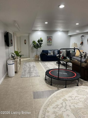 7901 Jennifer Ridge Pl, Louisville, KY 40258