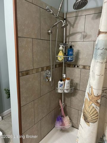 7901 Jennifer Ridge Pl, Louisville, KY 40258