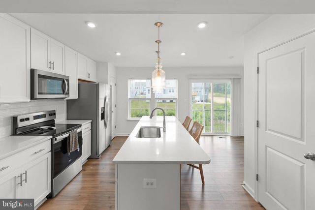 33 SCRUB PINE CT, Bunker Hill, WV 25413