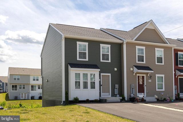 33 SCRUB PINE CT, Bunker Hill, WV 25413