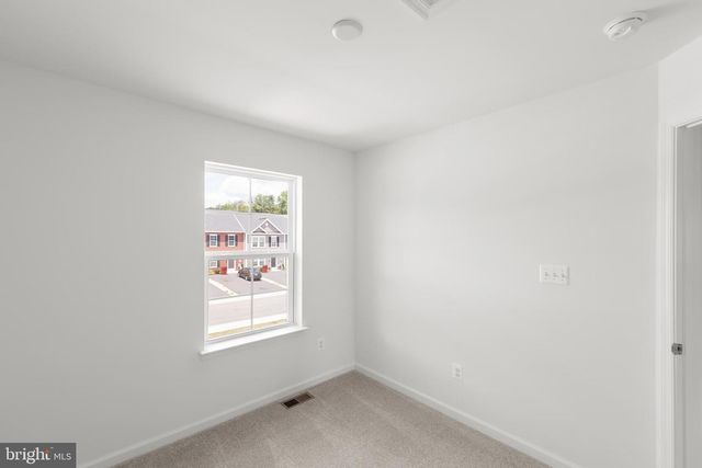 33 SCRUB PINE CT, Bunker Hill, WV 25413