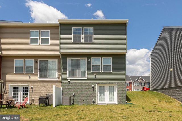 33 SCRUB PINE CT, Bunker Hill, WV 25413