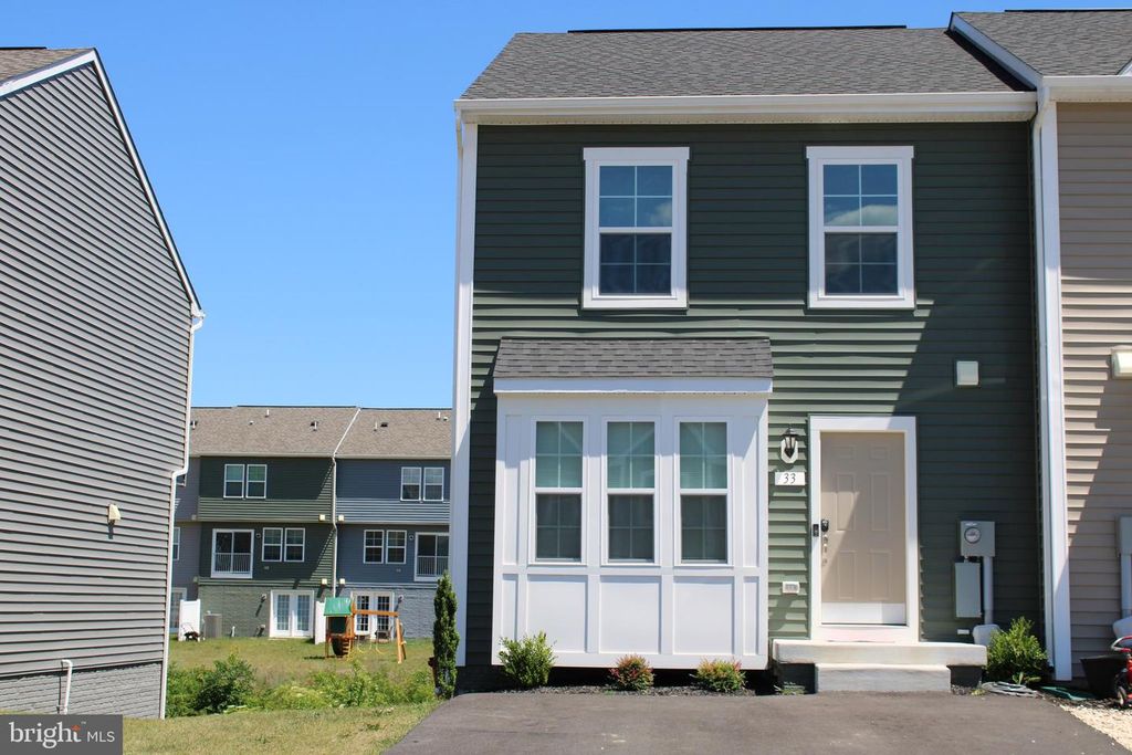 33 SCRUB PINE CT, Bunker Hill, WV 25413
