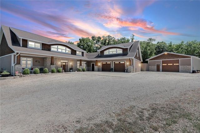 18511 224th Street, Tonganoxie, KS 66086