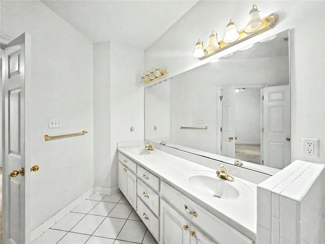 2340 Stockton Walk Lane, Snellville, GA 30078