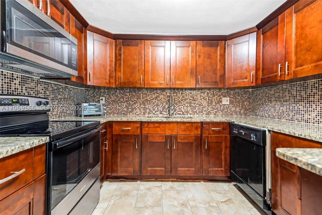 6270 NW 16th Ct, Sunrise, FL 33313