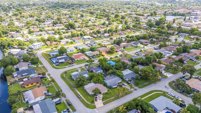6270 NW 16th Ct, Sunrise, FL 33313
