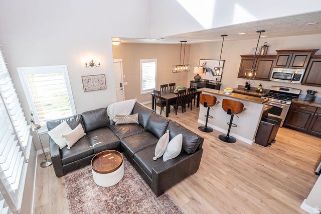 936 W SPRING CREEK LN, Farmington, UT 84025