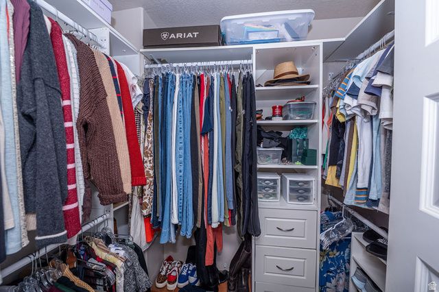 936 W SPRING CREEK LN, Farmington, UT 84025