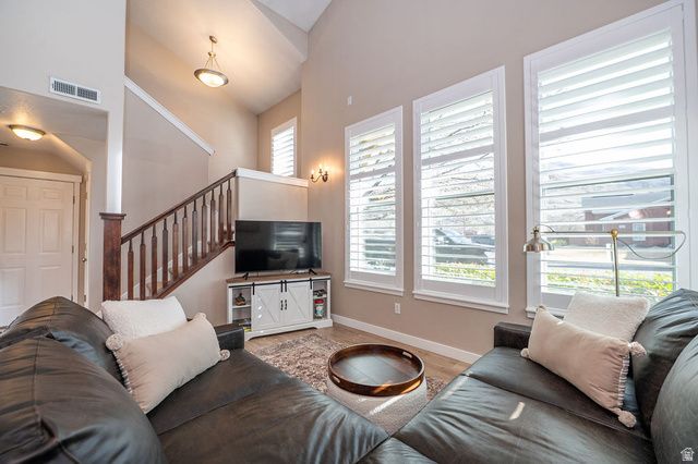 936 W SPRING CREEK LN, Farmington, UT 84025