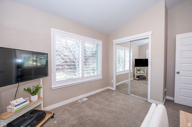 936 W SPRING CREEK LN, Farmington, UT 84025