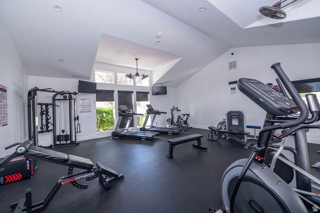 936 W SPRING CREEK LN, Farmington, UT 84025