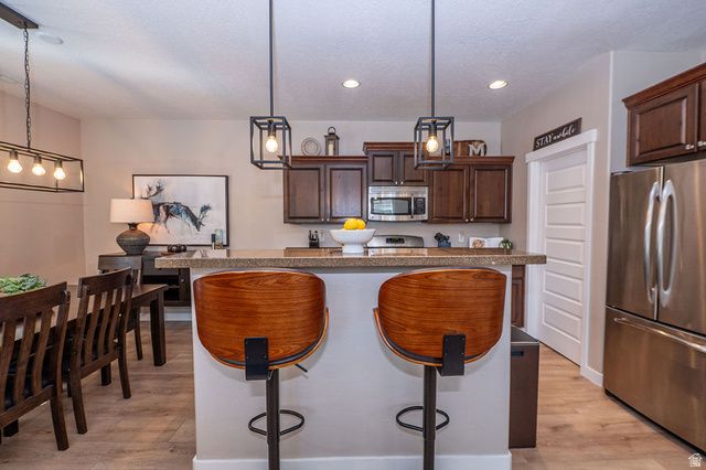 936 W SPRING CREEK LN, Farmington, UT 84025