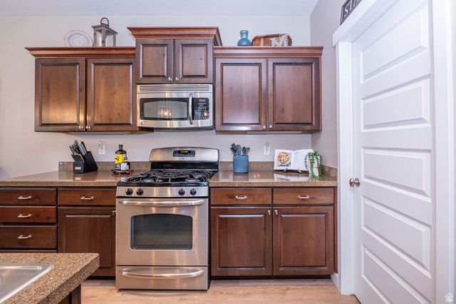 936 W SPRING CREEK LN, Farmington, UT 84025