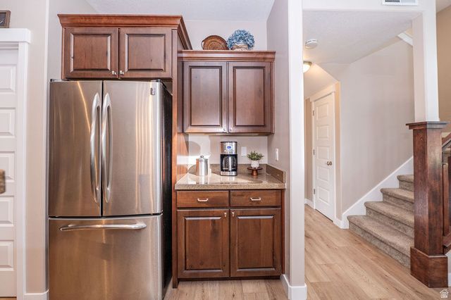 936 W SPRING CREEK LN, Farmington, UT 84025