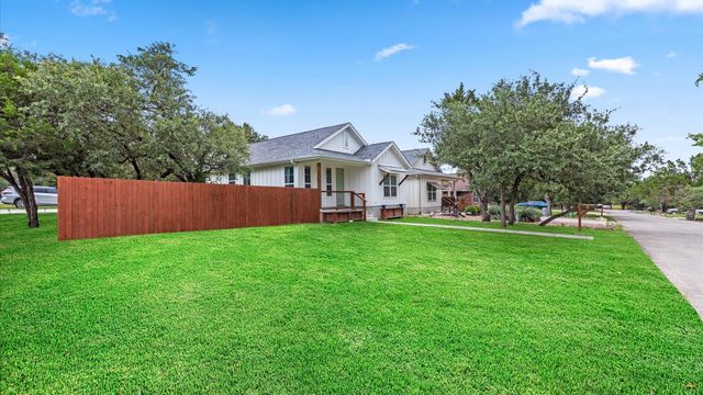 2 Stone Creek CIR, Wimberley, TX 78676
