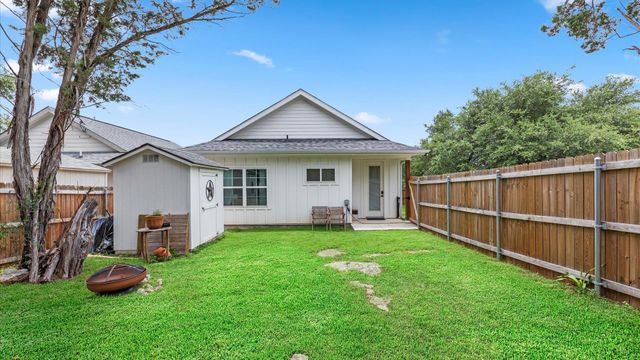 2 Stone Creek CIR, Wimberley, TX 78676