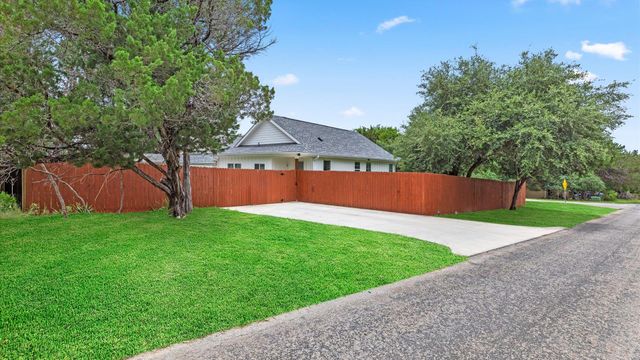 2 Stone Creek CIR, Wimberley, TX 78676