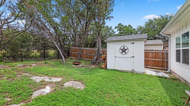 2 Stone Creek CIR, Wimberley, TX 78676