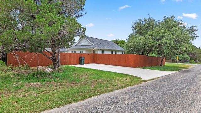 2 Stone Creek CIR, Wimberley, TX 78676