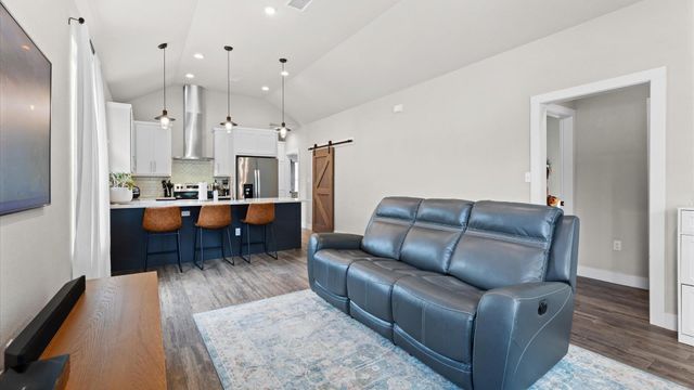 2 Stone Creek CIR, Wimberley, TX 78676