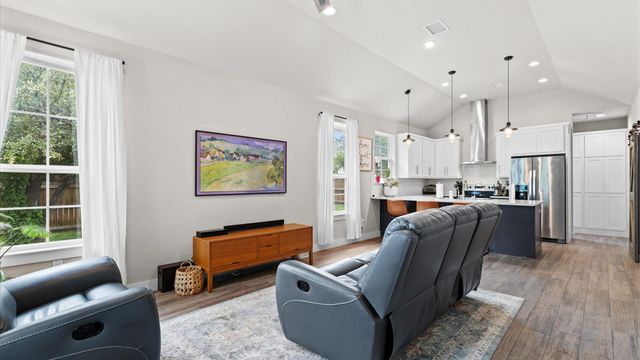 2 Stone Creek CIR, Wimberley, TX 78676