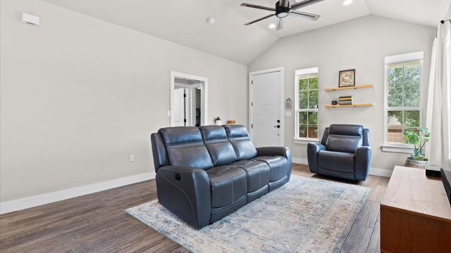 2 Stone Creek CIR, Wimberley, TX 78676