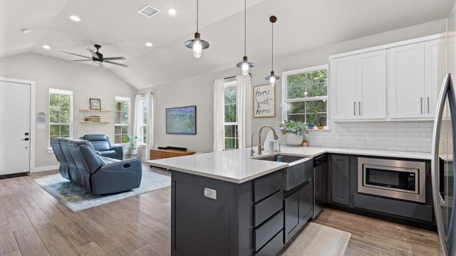 2 Stone Creek CIR, Wimberley, TX 78676