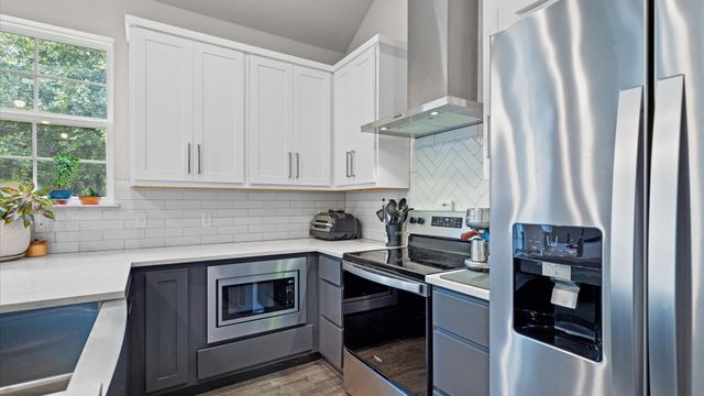 2 Stone Creek CIR, Wimberley, TX 78676