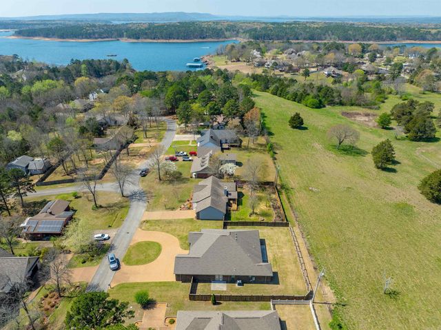 2110 Lakeshore Drive, Heber Springs, AR 72543