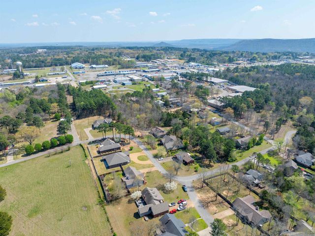 2110 Lakeshore Drive, Heber Springs, AR 72543