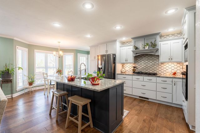 2110 Lakeshore Drive, Heber Springs, AR 72543