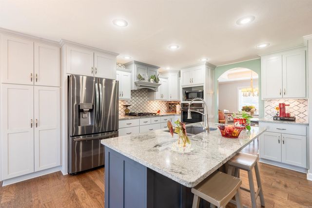 2110 Lakeshore Drive, Heber Springs, AR 72543