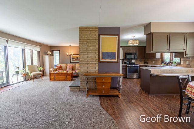 4145 11 Mile Road NE, Rockford, MI 49341