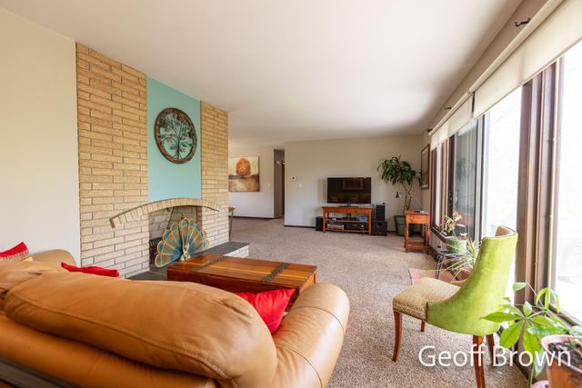 4145 11 Mile Road NE, Rockford, MI 49341